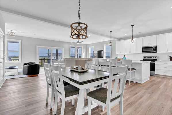 Villa | 7 bedrooms - Walk to Beach Pool Ocean View Parking Bunk Beds (Holly Ridge)