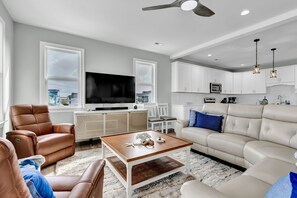 Villa | 7 bedrooms - Walk to Beach Pool Ocean View Parking Bunk Beds (Holly Ridge)