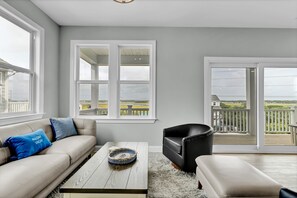 House | 7 bedrooms - Walk to Beach Pool Ocean View Parking Bunk Beds (Holly Ridge)