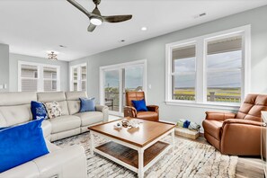 Interior - Walk to Beach Pool Ocean View Parking Bunk Beds (Holly Ridge)