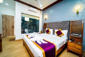 Deluxe Cottage, Balcony, Pool View | Free WiFi