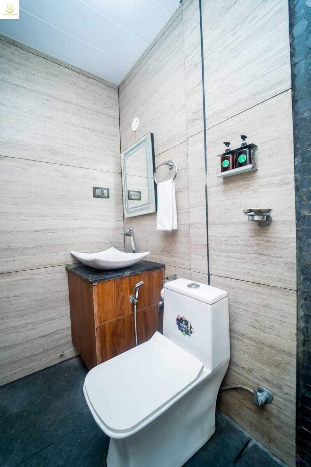 Deluxe Cottage, Balcony, Pool View | Bathroom | Shower, free toiletries, towels, soap