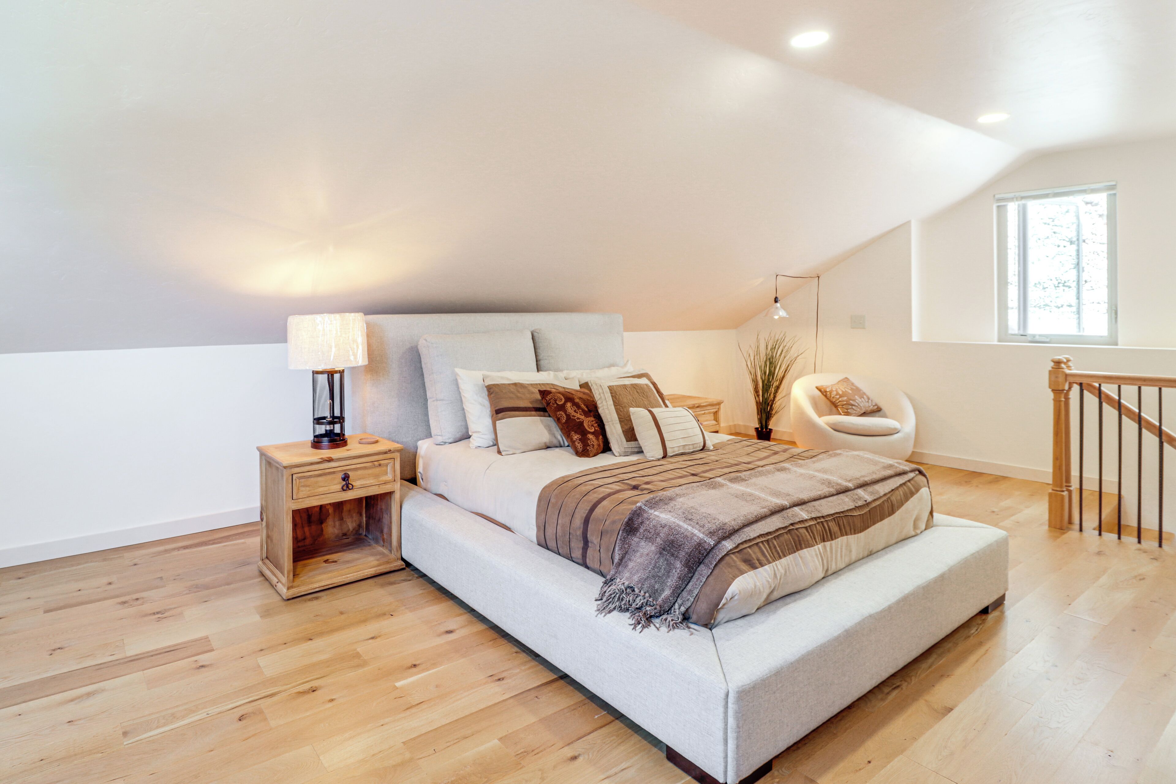 1 bedroom, desk, iron/ironing board, internet