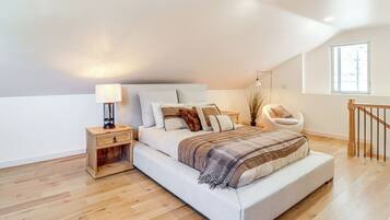 1 bedroom, desk, iron/ironing board, internet