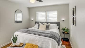 2 habitaciones, tabla de planchar con plancha, cuna de viaje y internet