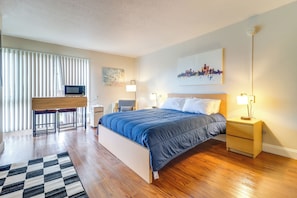 Desk, iron/ironing board, internet, bed sheets - 1 Mi to Ford Field: Pet-Friendly Detroit Getaway! (Detroit)
