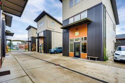 3 Blocks to Dtwn! Cozy Sedro-Woolley Retreat!