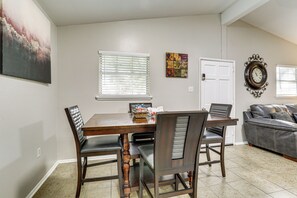 Dining - 4 Mi to LSU Campus! Inviting Home Near Trails (Baton Rouge)