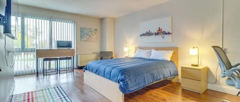 デスク、アイロン / アイロン台、インターネット、ベッドシーツ