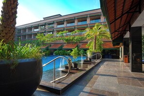 Outdoor pool - Mayfair Bay Resort Paradeep (Paradeep)