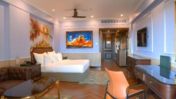 Premium-dobbeltværelse - balkon - udsigt til havn | Skrivebord, arbejdsområde til bærbare computere, strygejern/strygebræt