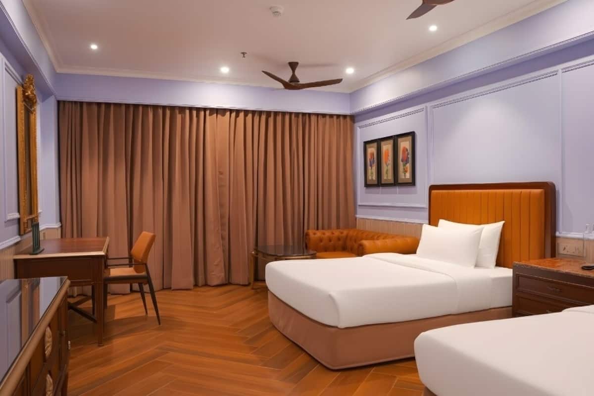 Desk, laptop workspace, iron/ironing board, free WiFi