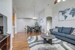 TV, fireplace