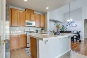 Fridge, microwave, stovetop, dishwasher