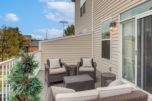 Terrace/patio - 1 Mi to Dtwn Cincinnati: Spacious Townhome w/ Deck (Cincinnati)