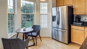 Unclassified image, 5 of 41, button - 1 Mi to Dtwn Cincinnati: Spacious Townhome w/ Deck (Cincinnati)