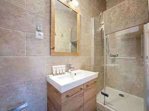 Shower, towels - Bubinga-apartment-8pers-Proche piste (Les Gets)