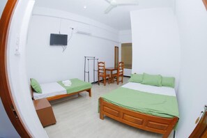 تجهيزات عازلة للصوت ومكواة/لوح كي وتسهيلات لدخول الكراسي المتحركة