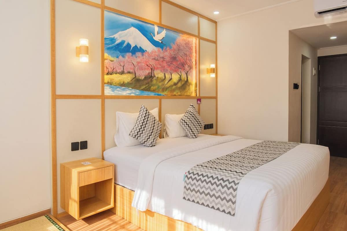 Deluxe Double Room, Pool View | Desk, free WiFi