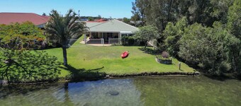 Waterfront - Kolora Lake House - Oceanstays