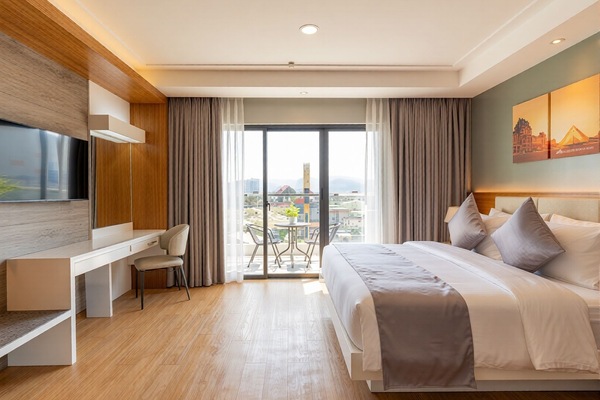 Executive Room | Minibar, desk, laptop workspace, free WiFi