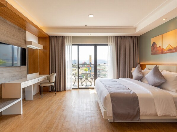 Executive Room | Minibar, desk, laptop workspace, free WiFi