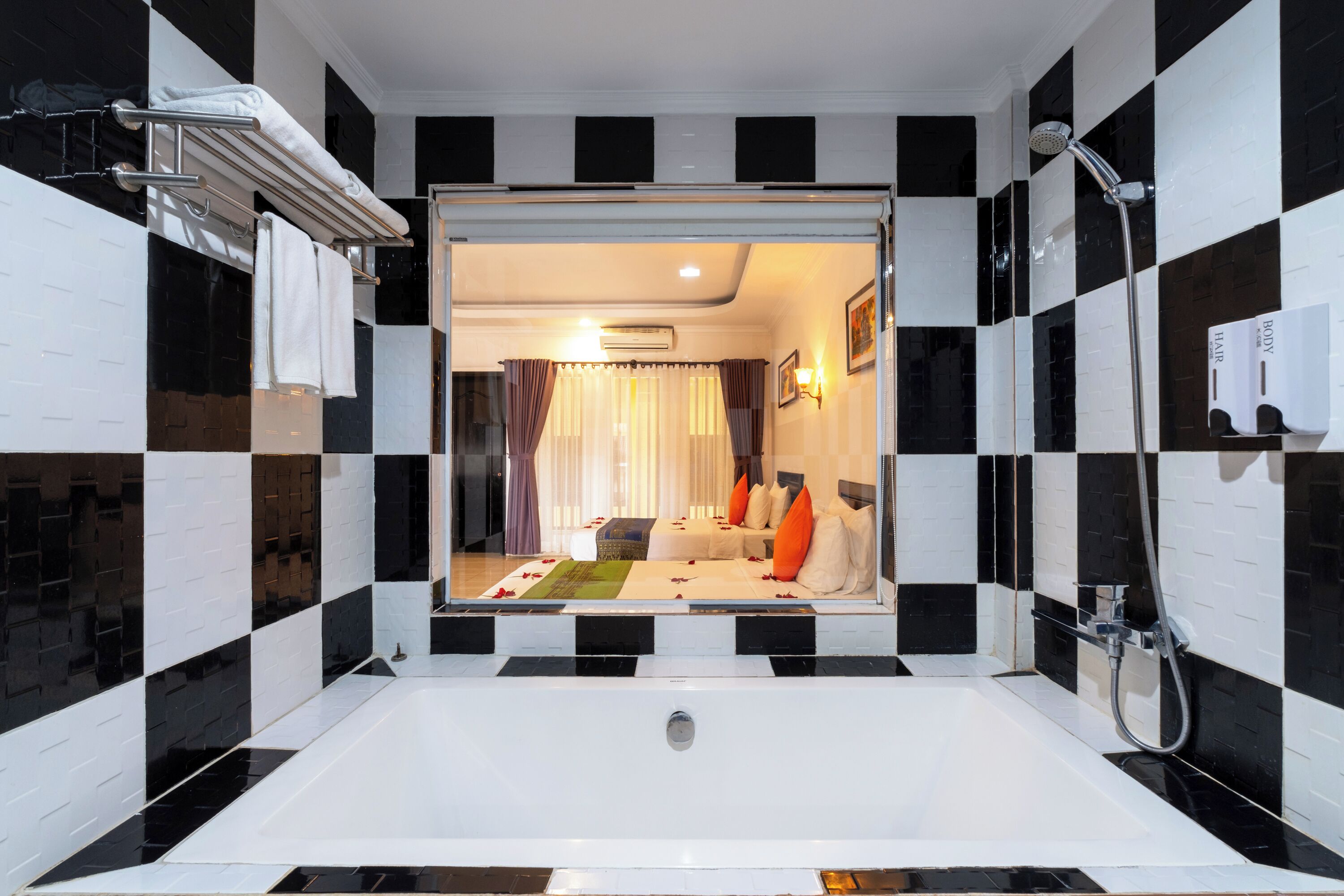 Deluxe Twin Room, Balcony, City View | Bathroom | Hair dryer, bathrobes, slippers, towels