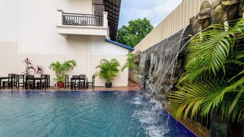 Kolam renang terbuka