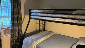 3 chambres, fer et planche à repasser, Wi-Fi, draps fournis