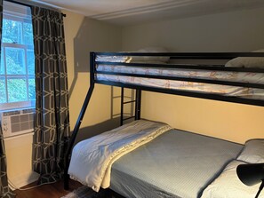 3 chambres, fer et planche à repasser, Wi-Fi, draps fournis