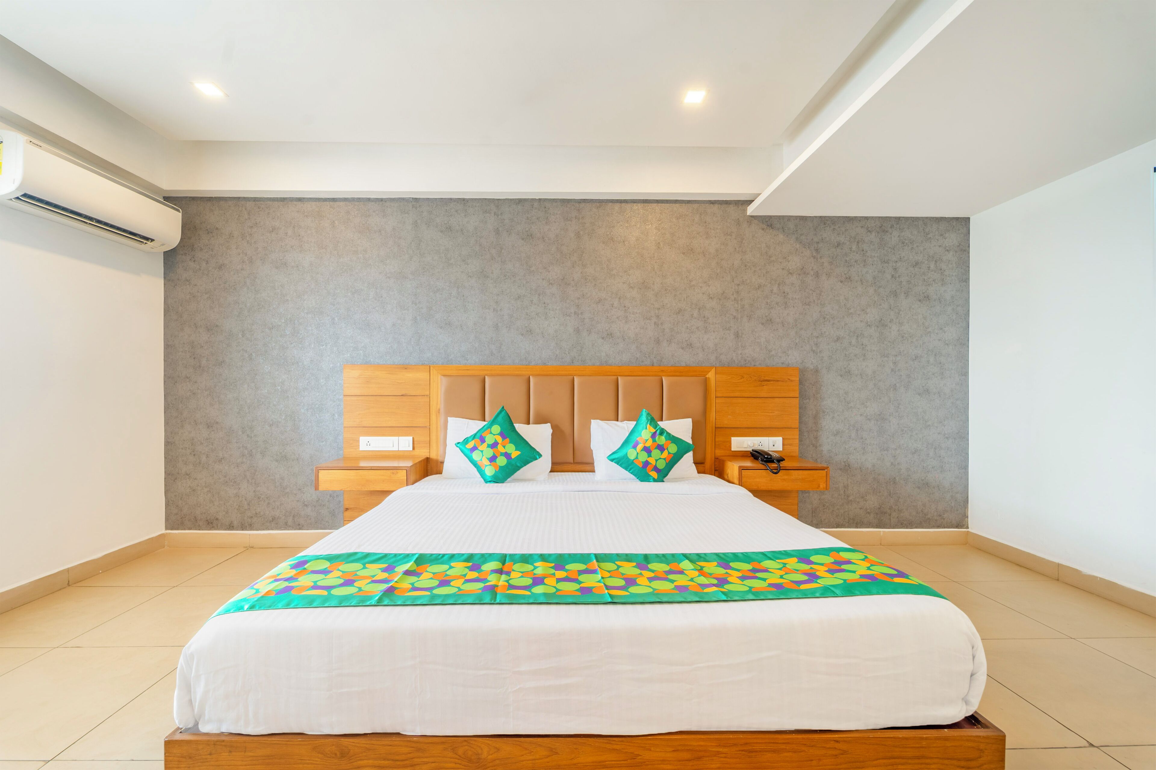 Standard Double Room | Desk, iron/ironing board