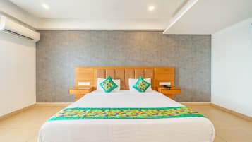 Standard Double Room | Desk, iron/ironing board