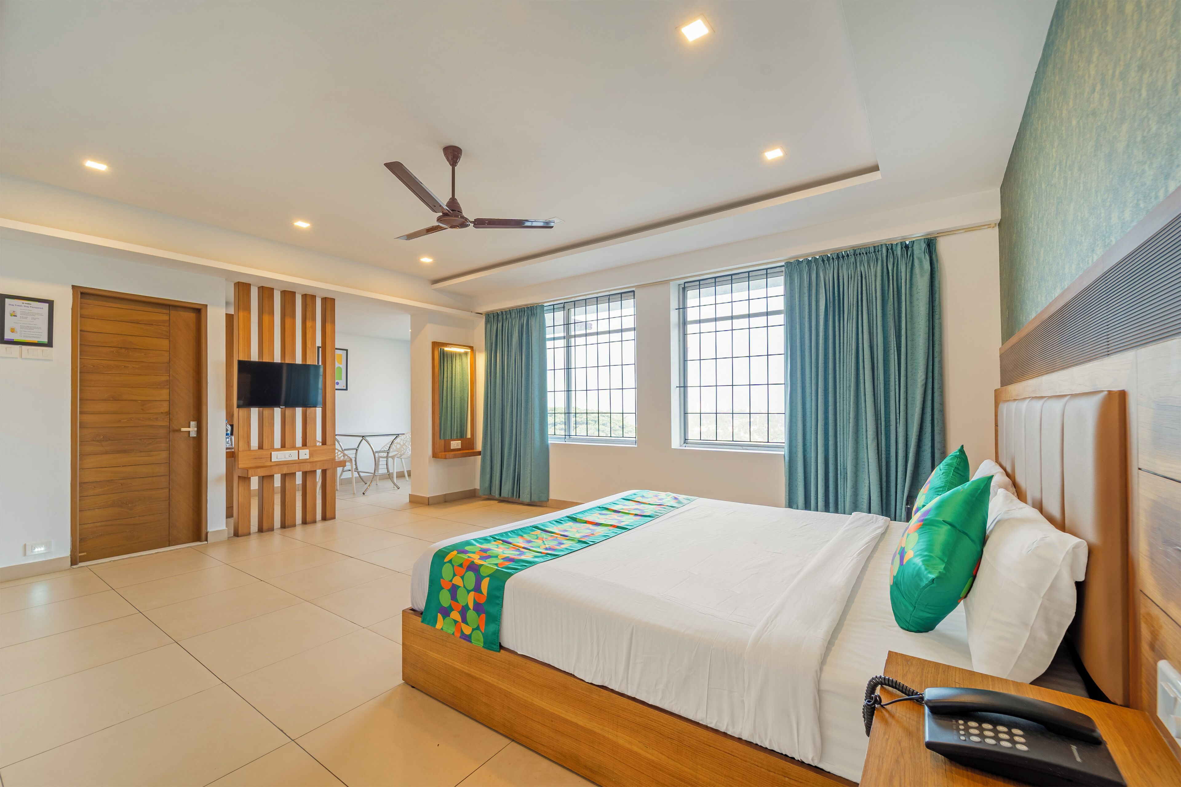 Deluxe Double Room | Desk, iron/ironing board