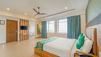 Deluxe Double Room | Desk, iron/ironing board