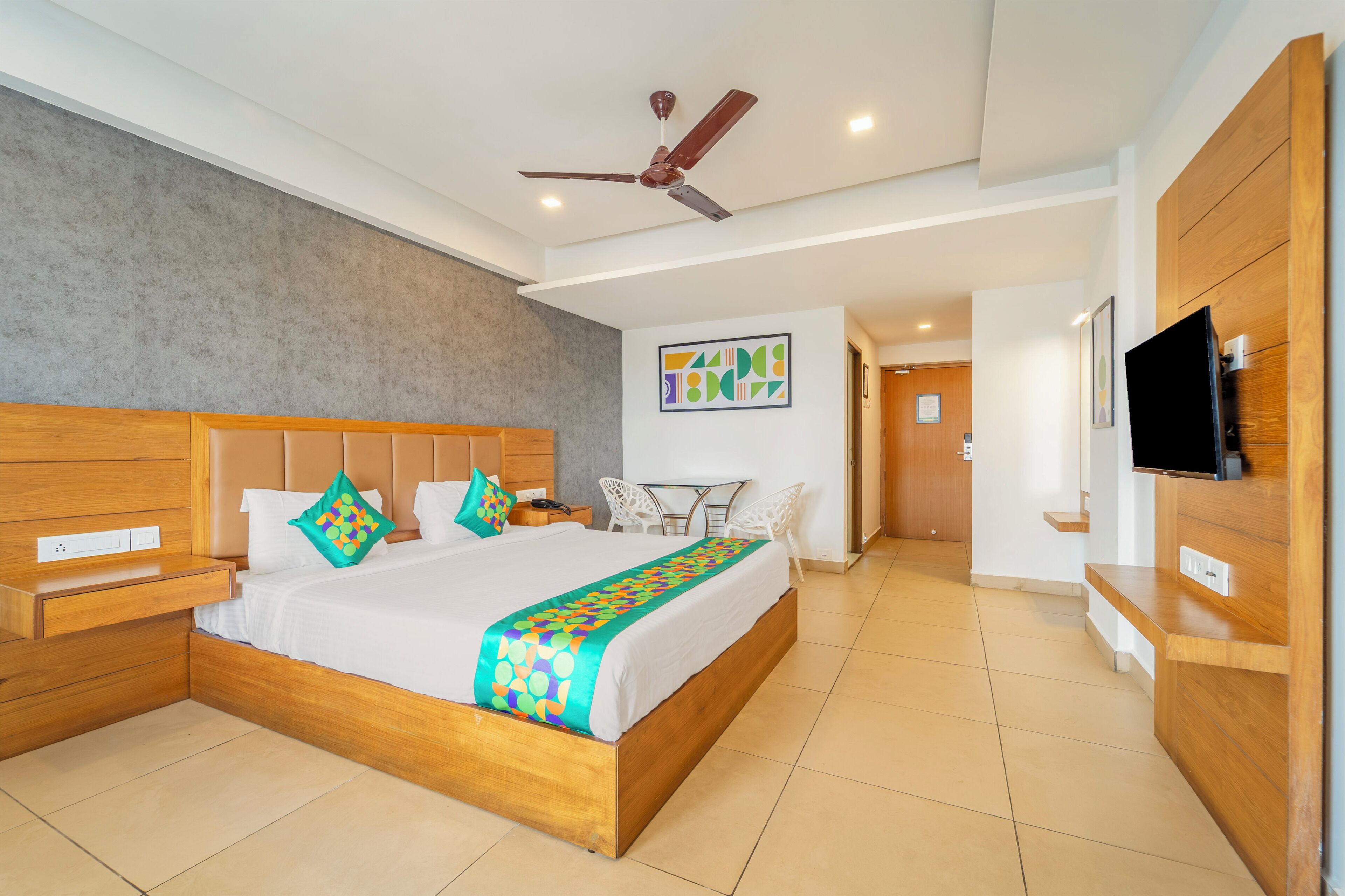 Standard Double Room | Desk, iron/ironing board