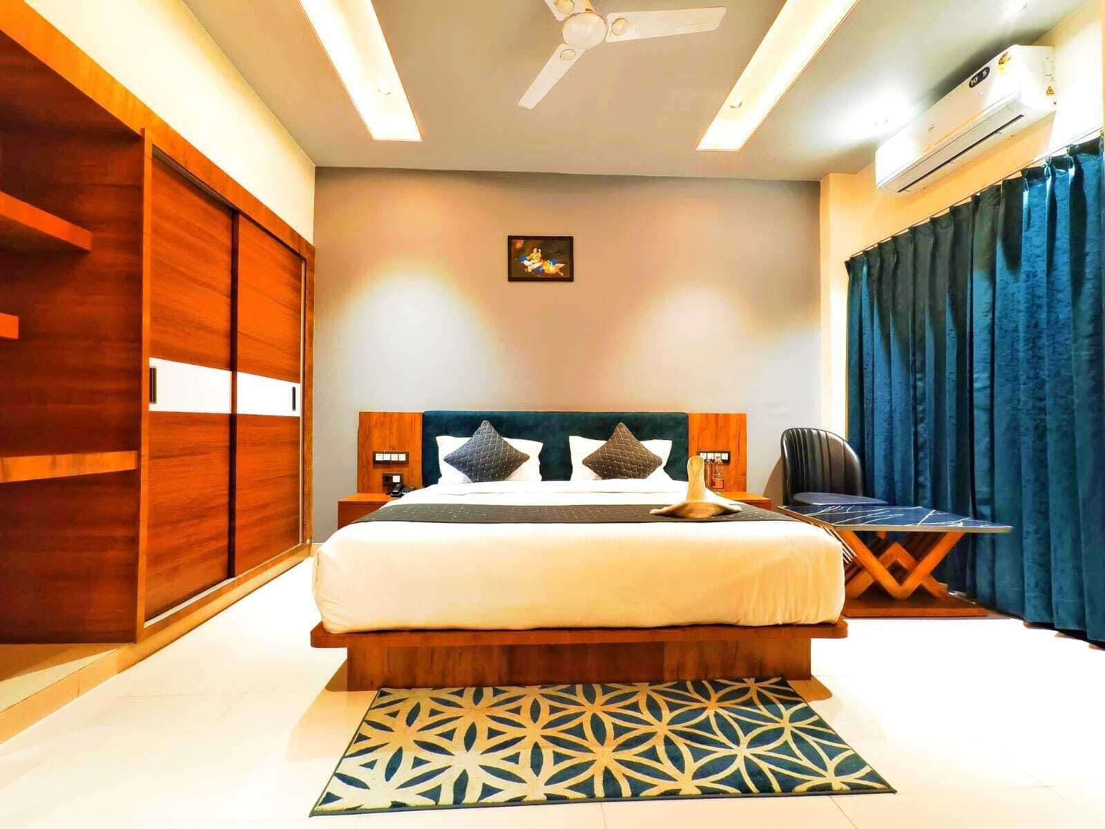 Deluxe Room | Desk, free WiFi