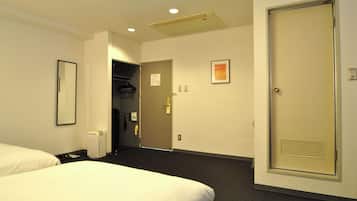 Twin Room, Non Smoking, Private Bathroom | Desk, iron/ironing board, free WiFi