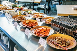 Desayuno buffet todos los días (con cargo)
