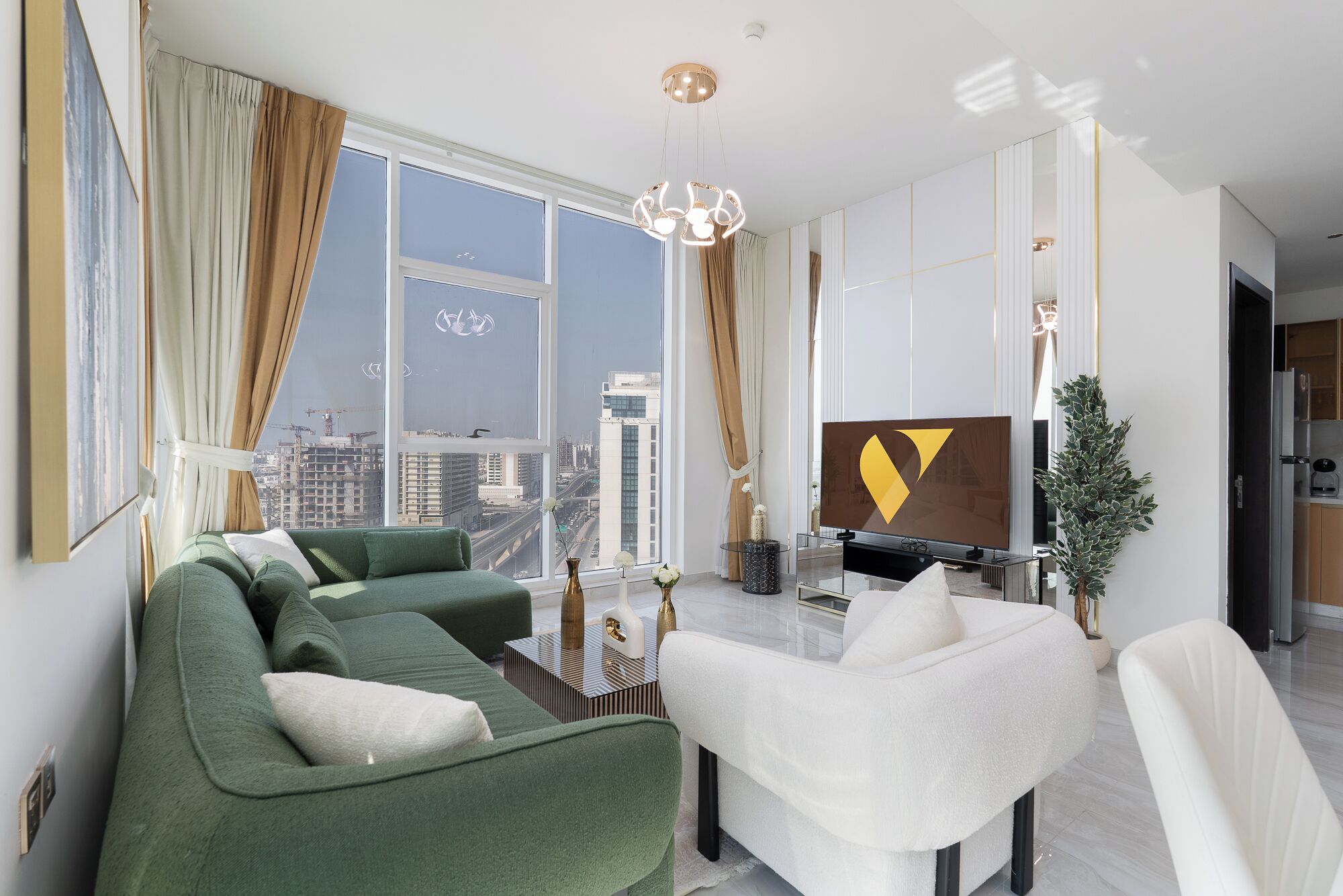 Luxe appartement, balkon, uitzicht op zwembad | Woonruimte