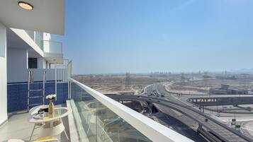 Apartamento de lujo, balcón, vistas a la piscina | Vistas del balcón