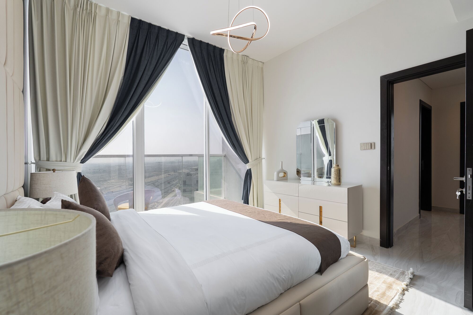 Apartamento superluxo, sacada, vista para a piscina | Wi-Fi de cortesia