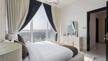 Apartamento de lujo, balcón, vistas a la piscina | Wifi gratis