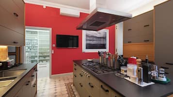 Mikrowelle, Ofen, Herdplatte, Geschirrspüler