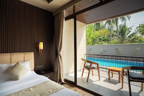 Phòng Deluxe | Bàn, khu vực làm việc phù hợp cho laptop