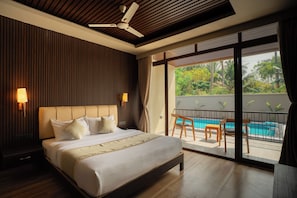 Phòng Deluxe | Bàn, khu vực làm việc phù hợp cho laptop