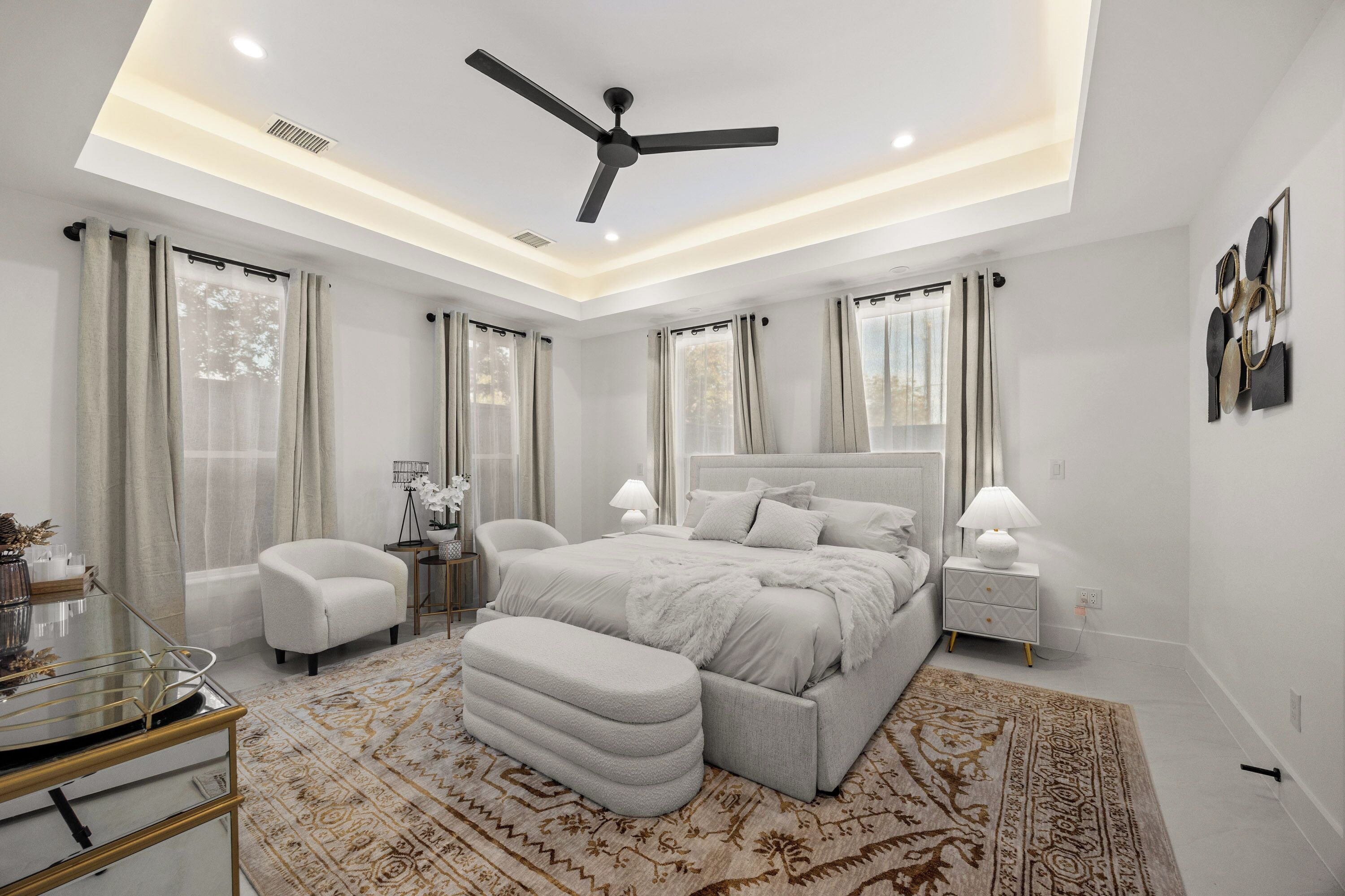 5 slaapkamers, een strijkplank/strijkijzer, wifi, beddengoed