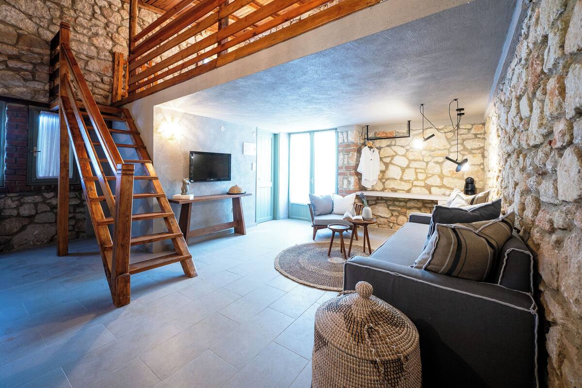 In-room safe, free cribs/infant beds, free WiFi, bed sheets