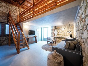 In-room safe, free cribs/infant beds, free WiFi, bed sheets