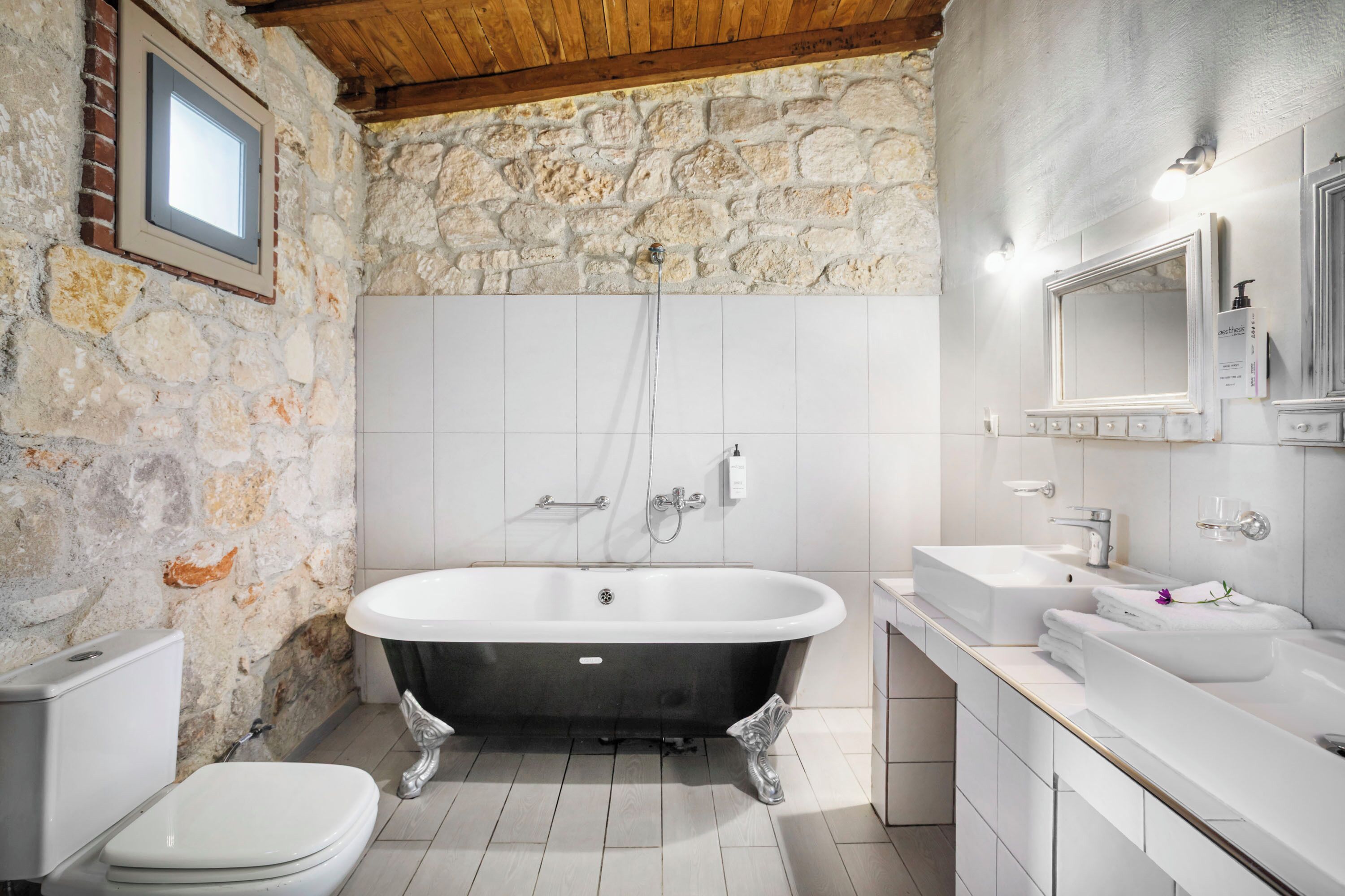 Suite Junior | Bagno | Asciugacapelli, asciugamani, sapone, shampoo