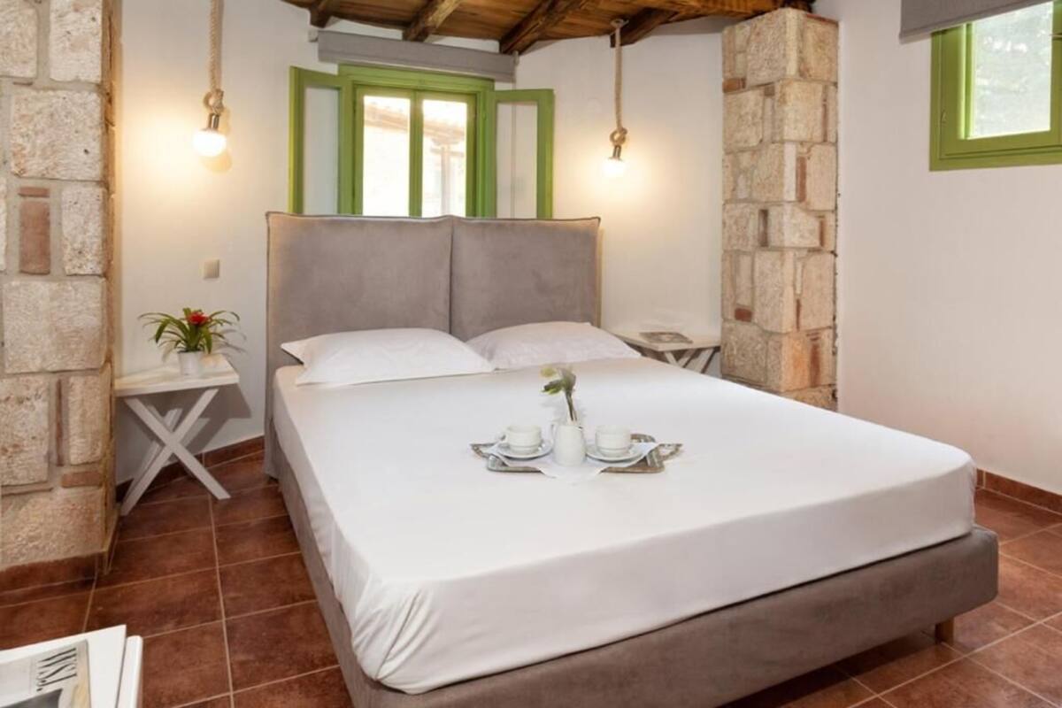 Deluxe Duplex | In-room safe, free cribs/infant beds, free WiFi, bed sheets